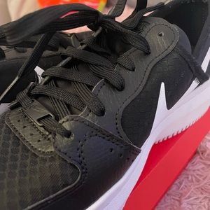 Nike court vision size 9